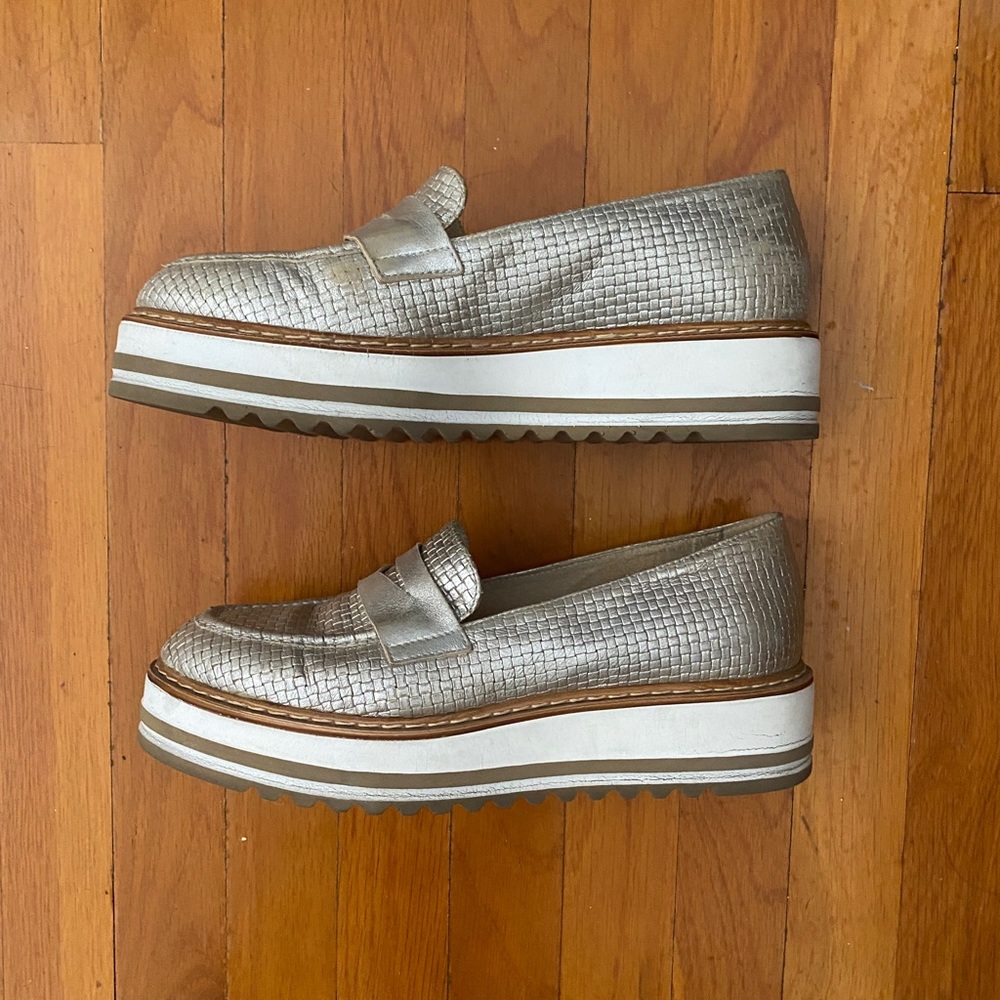 Summit by White Mountain Italian Loafers, Silver Metallic Woven Leather, sz 8.